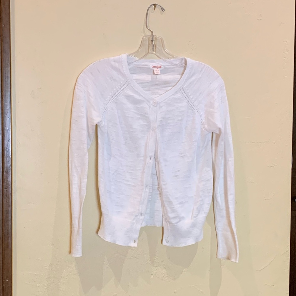 Girls white cotton sweater.